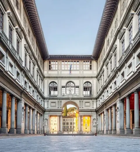 When Florence Actually Fills Up and How to Book Around It