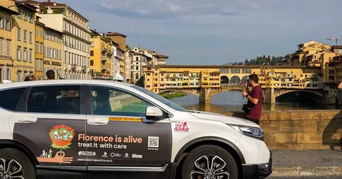 Taxistand am Flughafen Florenz (CO.TA.FI 055 4390 / SOCOTA 055 4242), Florenz